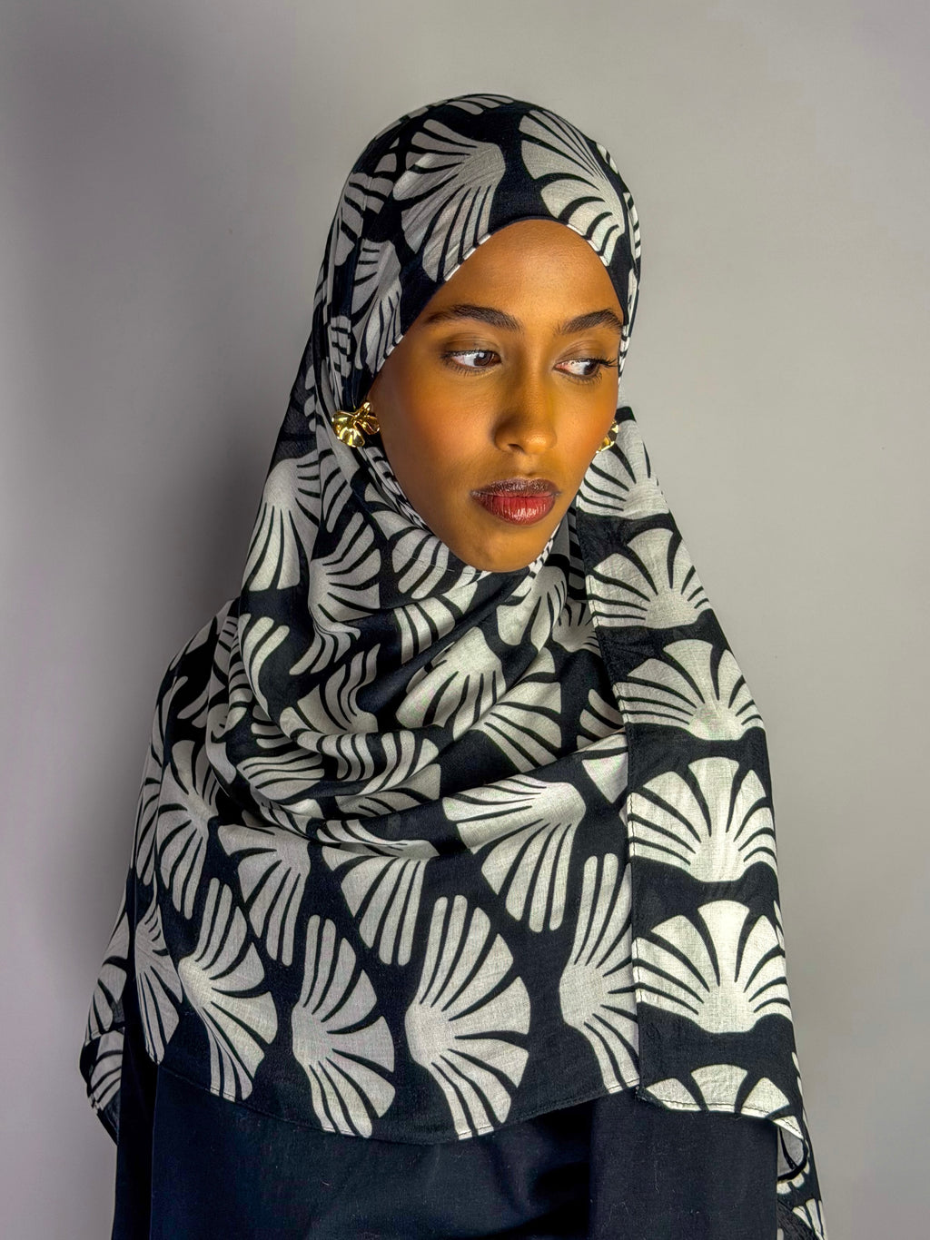 Onyx Sea Shell Print